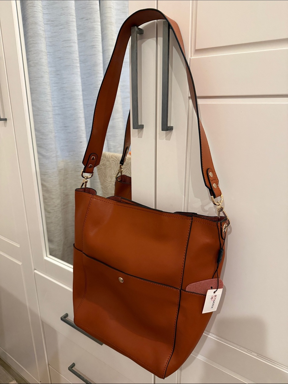 New Bostanten Tan Leather Shoulder Bag with Front & Back Pockets - Picture 7 of 7